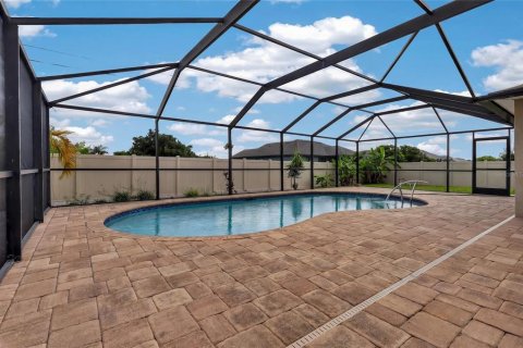 Villa ou maison à vendre à Cape Coral, Floride: 3 chambres, 186.36 m2 № 2398751 - photo 29