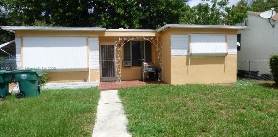Villa ou maison à Miami, Floride 4 chambres, 96.43 m2 № 2081790
