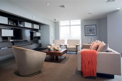 Купить кондоминиум в Майами, Флорида 2 спальни, 88.72м2, № 1939065 - фото 30