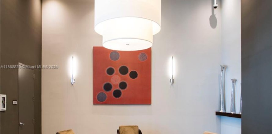 Кондоминиум с 2 спальнями в Майами, Флорида № 1939065