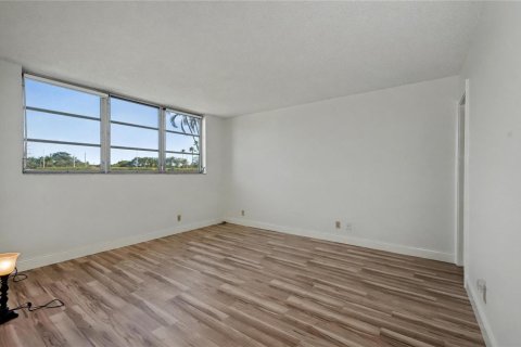 Copropriété à vendre à Pembroke Pines, Floride: 2 chambres, 108.7 m2 № 2082725 - photo 13