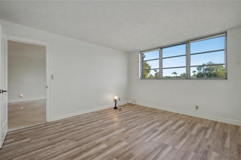 Copropriété à vendre à Pembroke Pines, Floride: 2 chambres, 108.7 m2 № 2082725 - photo 12