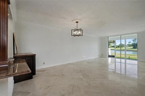 Copropriété à vendre à Pembroke Pines, Floride: 2 chambres, 108.7 m2 № 2082725 - photo 3