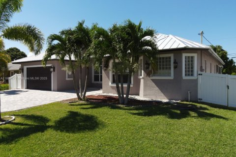 Villa ou maison à vendre à Port St. Lucie, Floride: 6 chambres, 265.24 m2 № 2035174 - photo 4