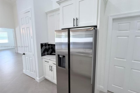 Villa ou maison à vendre à Port St. Lucie, Floride: 6 chambres, 265.24 m2 № 2035174 - photo 12