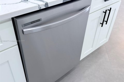 Villa ou maison à vendre à Port St. Lucie, Floride: 6 chambres, 265.24 m2 № 2035174 - photo 11