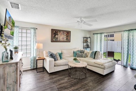 House in Weston, Florida 4 bedrooms, 189.06 sq.m. № 1887448 - photo 8
