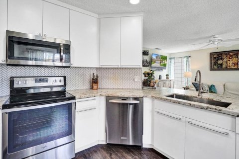 House in Weston, Florida 4 bedrooms, 189.06 sq.m. № 1887448 - photo 4