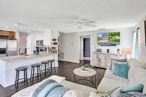 House in Weston, Florida 4 bedrooms, 189.06 sq.m. № 1887448 - photo 7