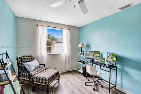 House in Weston, Florida 4 bedrooms, 189.06 sq.m. № 1887448 - photo 22