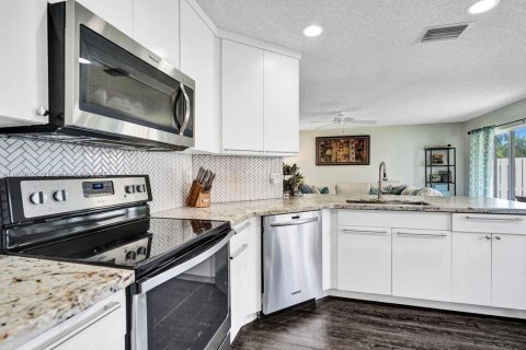 House in Weston, Florida 4 bedrooms, 189.06 sq.m. № 1887448 - photo 5