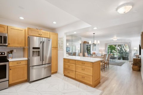 Condo in Pembroke Pines, Florida, 2 bedrooms  № 1932189