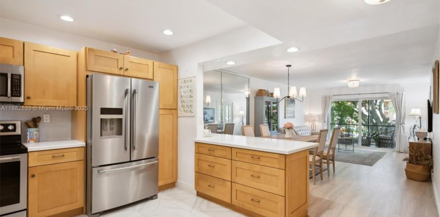 Condo in Pembroke Pines, Florida, 2 bedrooms  № 1932189