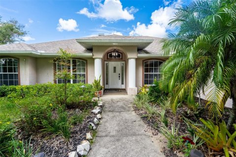 House in Groveland, Florida 5 bedrooms, 320.7 sq.m. № 1900716 - photo 1