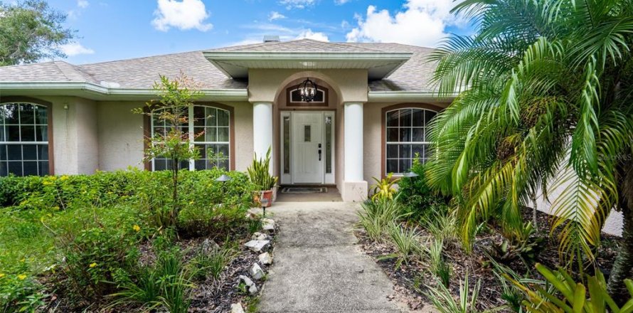 House in Groveland, Florida 5 bedrooms, 320.7 sq.m. № 1900716