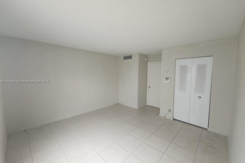 Condominio en venta en West Palm Beach, Florida, 1 dormitorio, 58.06 m2 № 2035334 - foto 2