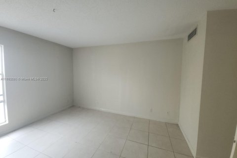 Condominio en West Palm Beach, Florida, 1 dormitorio  № 2035334