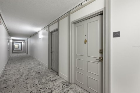Copropriété à vendre à Tampa, Floride: 2 chambres, 102.56 m2 № 2405357 - photo 5