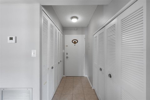 Copropriété à vendre à Tampa, Floride: 2 chambres, 102.56 m2 № 2405357 - photo 6