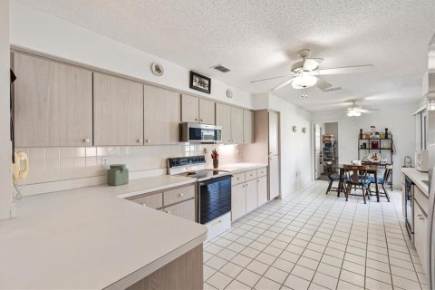 Villa ou maison à vendre à Summerfield, Floride: 2 chambres, 147.71 m2 № 2353501 - photo 9