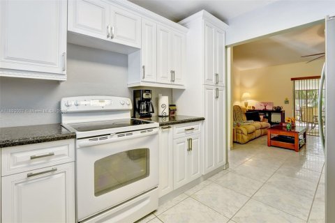 Villa ou maison à vendre à Palmetto Bay, Floride: 4 chambres, 148.83 m2 № 2035459 - photo 10