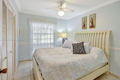 Villa ou maison à vendre à Palmetto Bay, Floride: 4 chambres, 148.83 m2 № 2035459 - photo 17