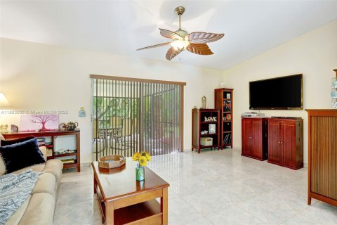 Villa ou maison à vendre à Palmetto Bay, Floride: 4 chambres, 148.83 m2 № 2035459 - photo 11