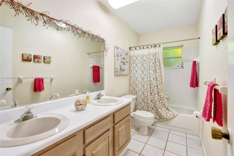 Villa ou maison à vendre à Palmetto Bay, Floride: 4 chambres, 148.83 m2 № 2035459 - photo 20