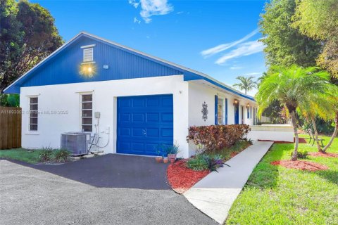 Villa ou maison à vendre à Palmetto Bay, Floride: 4 chambres, 148.83 m2 № 2035459 - photo 4