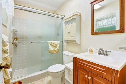 Villa ou maison à vendre à Palmetto Bay, Floride: 4 chambres, 148.83 m2 № 2035459 - photo 16