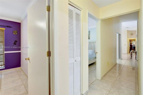 Villa ou maison à vendre à Palmetto Bay, Floride: 4 chambres, 148.83 m2 № 2035459 - photo 18