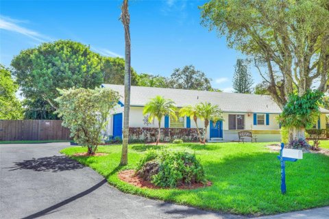 Villa ou maison à vendre à Palmetto Bay, Floride: 4 chambres, 148.83 m2 № 2035459 - photo 2
