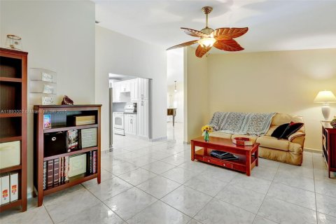 Villa ou maison à vendre à Palmetto Bay, Floride: 4 chambres, 148.83 m2 № 2035459 - photo 12