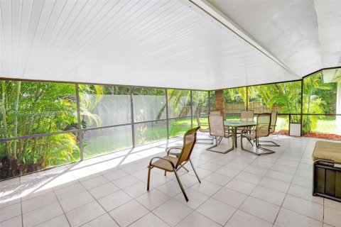 Villa ou maison à vendre à Palmetto Bay, Floride: 4 chambres, 148.83 m2 № 2035459 - photo 24