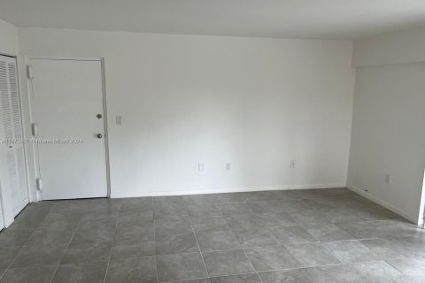 Copropriété à vendre à North Miami Beach, Floride: 2 chambres, 110.55 m2 № 1860159 - photo 10