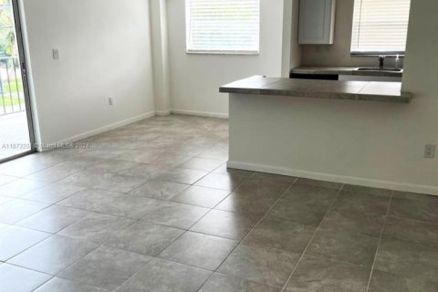 Copropriété à vendre à North Miami Beach, Floride: 2 chambres, 110.55 m2 № 1860159 - photo 3