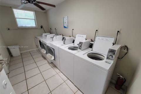 Copropriété à vendre à North Miami Beach, Floride: 2 chambres, 110.55 m2 № 1860159 - photo 17