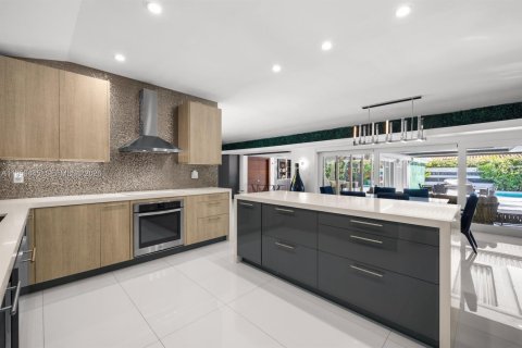 House in Miami, Florida 2 bedrooms, 277.59 sq.m. № 2020096 - photo 22