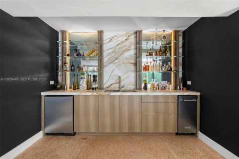 House in Miami, Florida 2 bedrooms, 277.59 sq.m. № 2020096 - photo 15