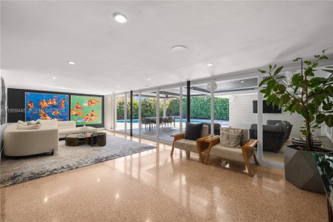 House in Miami, Florida 2 bedrooms, 277.59 sq.m. № 2020096 - photo 4