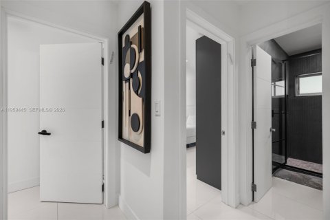 House in Miami, Florida 2 bedrooms, 277.59 sq.m. № 2020096 - photo 28