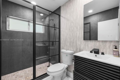 House in Miami, Florida 2 bedrooms, 277.59 sq.m. № 2020096 - photo 29