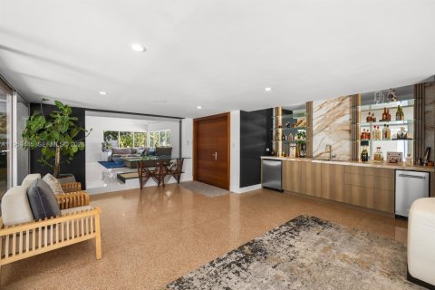 House in Miami, Florida 2 bedrooms, 277.59 sq.m. № 2020096 - photo 14