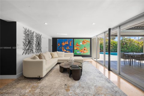 House in Miami, Florida 2 bedrooms, 277.59 sq.m. № 2020096 - photo 7