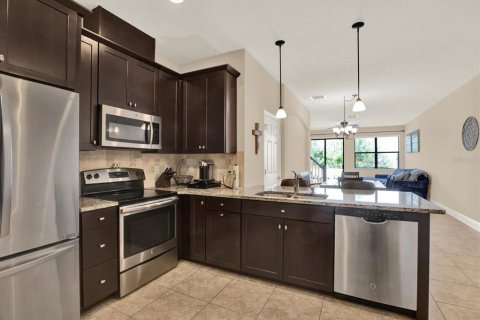 Townhouse in Tampa, Florida 2 bedrooms, 151.62 sq.m. № 1913175 - photo 6