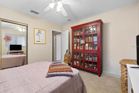 House in Clearwater, Florida 3 bedrooms, 188.03 sq.m. № 2395825 - photo 24
