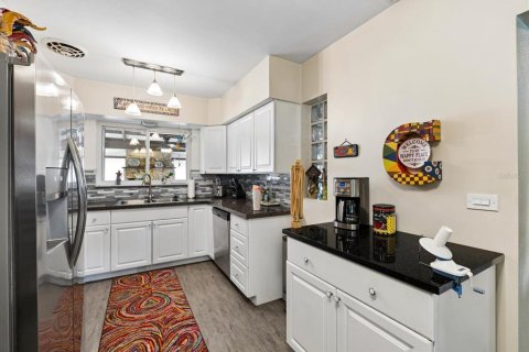 House in Clearwater, Florida 3 bedrooms, 188.03 sq.m. № 2395825 - photo 12