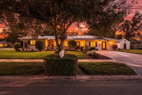 House in Clearwater, Florida 3 bedrooms, 188.03 sq.m. № 2395825 - photo 25