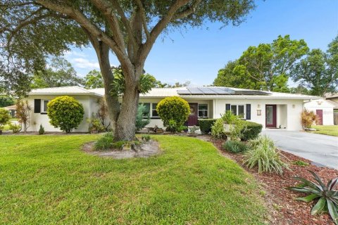 House in Clearwater, Florida 3 bedrooms, 188.03 sq.m. № 2395825