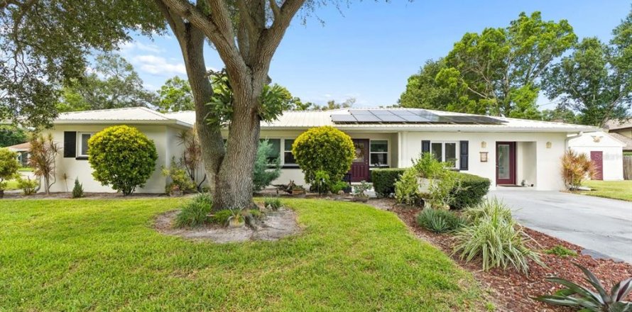 House in Clearwater, Florida 3 bedrooms, 188.03 sq.m. № 2395825